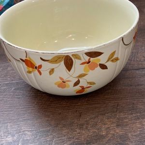Vintage Hall’s Superior mixing bowl large 9”
